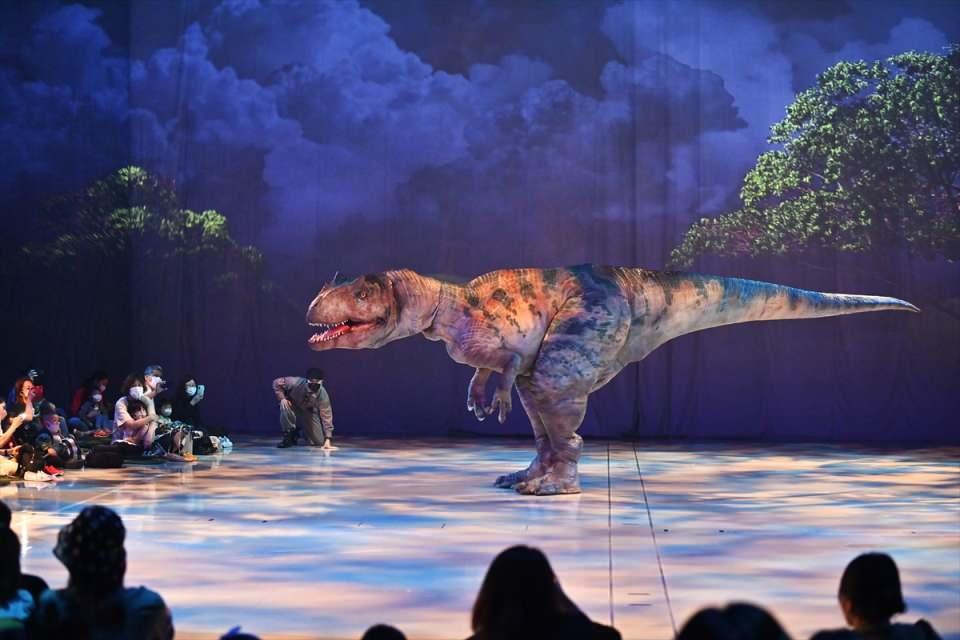 <p> TV Asahi şirketi tarafından düzenlenen, gerçek boyutlu dinozor modelleri, ziyaretçilere özel bir deneyim sunuyor. </p>
