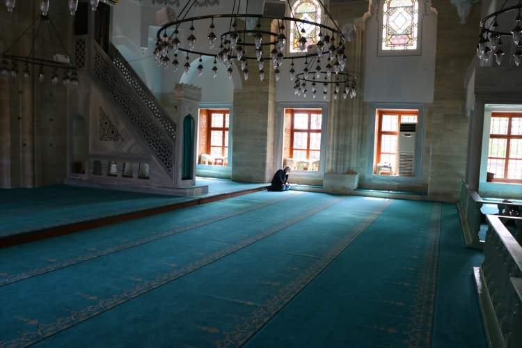 <p>Bazı firmalar da zaman zaman camiler için tur düzenliyor. Camilerimiz Osmanlı'nın mührü, damgası olması açısından yerli ve yabancı turistlerin ilgisini çekiyor." diye konuştu.</p>
