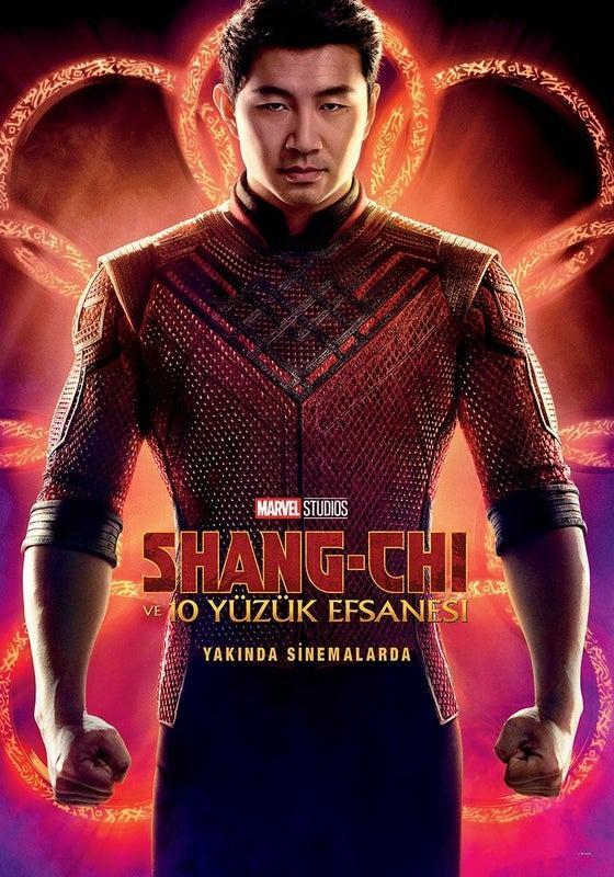 <p><span style="color:#0000CD"><strong>24. SHANG-CHİ VE ON HALKA EFSANESİ</strong></span></p>

<p><span style="color:#000000"><strong>Marvel filmleri arasında en yoğun gören yapımlardan biri olan "Shang-Chi ve On Halka Efsanesi" babası tarafından suikastçı olmak üzere yetiştirilen Shang-Chi’nin hikayesini anlatıyor. Babası tarafından suikatçı olmak üzere eğitilen Shang-Chi aynı zamanda simya ve insanüstü güçlerle dövüş teknikleri öğrenir ve babasına karşı durmak zorunda olduğunu farkeder. </strong></span></p>
