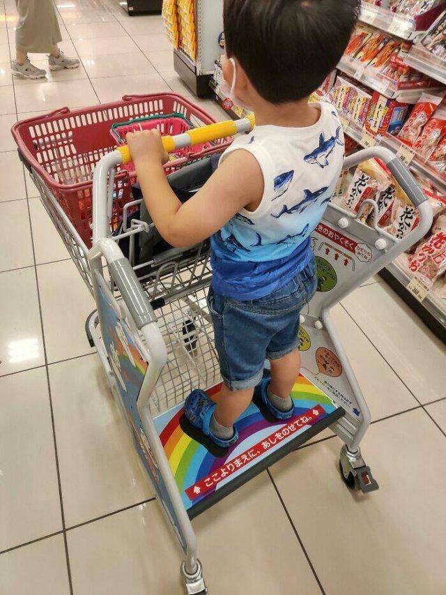 <p>Çocuklarınızı markette bu arabalarla daha kolay kontrol edebilirsiniz.</p>