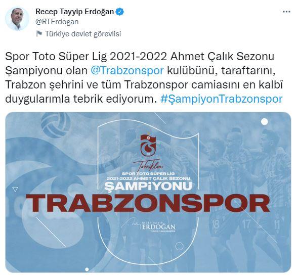 <p>Cumhurbaşkanı Recep Tayyip Erdoğan, Spor Toto Süper Lig 2021-2022 Ahmet Çalık Sezonu Şampiyonu Trabzonspor'u tebrik etti.<br />
<br />
Erdoğan, Twitter hesabından yaptığı paylaşımda, "Spor Toto Süper Lig 2021-2022 Ahmet Çalık Sezonu Şampiyonu olan @Trabzonspor kulübünü, taraftarını, Trabzon şehrini ve tüm Trabzonspor camiasını en kalbi duygularımla tebrik ediyorum." ifadelerini kullandı.</p>
