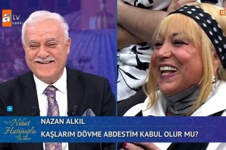 <p><span style="color:#000000"><strong>3- RAMAZAN'DA SOSYAL MEDYADA YEMEK PAYLAŞMAK GÜNAH MI?</strong></span></p>
<p><strong>Bu davranışın doğru bir hareket olmadığını belirten Hatipoğlu, "Yani bir çorba içiyorsun paylaş ama çok özel yemekleri paylaşmayalım. Burada ölçülü olmak gerekiyor" dedi.</strong></p>
<p> </p>
<p> </p>