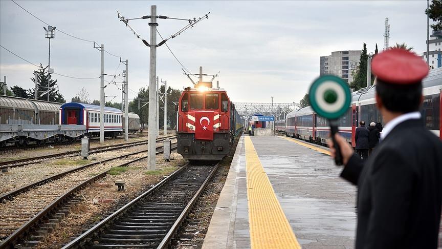 <p><strong>İSTANBUL-SOFYA TREN BİLETLERİ NEREDEN ALINACAK?</strong></p>

<p>Tren biletleri ise İstanbul'da Sirkeci ve Halkalı ile Ankara, Eskişehir'deki gişelerden satın alınabilecek. İstanbul-Sofya tren seferi biletleri internetten alınamıyor.</p>
