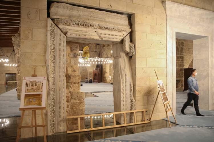 <p>Antalya'nın fethinin simgesi olarak kabul edilen tarihi Şehzade Korkut Camisi'nde beş yıl süren restorasyon çalışmaları sonucu, 126 yıl sonra teravih namazı kılınıyor.</p>
