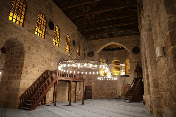 <p><strong>"Ramazanda 126 yıl sonra ilk teravih namazı kılınmış oldu"</strong></p>
<p>Antalya Müftüsü Nazif Fethi Yalçınkaya, AA muhabirine, Şehzade Korkut Camisi'nin içine girildiğinde huşu duyulduğunu, farklı bir atmosferi olduğunu söyledi.</p>