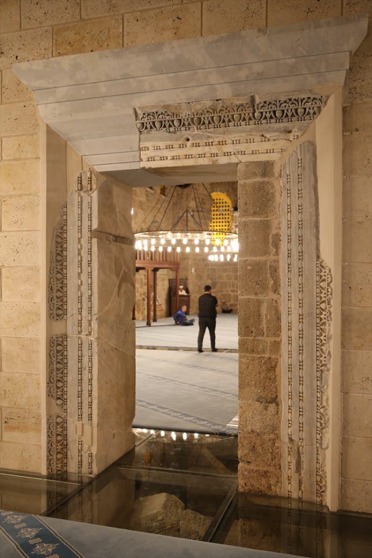 <p>Caminin büyük bir tarihi kazanç olduğunu anlatan Yalçınkaya, şunları kaydetti:</p>
<p> </p>