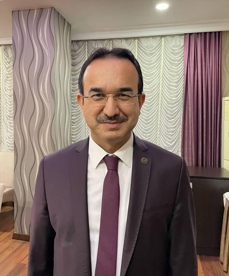 <p>"Gelenler de hayran kalıyor, 'bu kadar beklemiyorduk' diyorlar. Gerçekten ilk hutbemizi okuduğumuzda çok duygulu anlar yaşandı. Ecdadımız 1207'de bu toprakları bize emanet etti. Ramazanda 126 yıl sonra ilk teravih namazı kılınmış oldu. Fetih erleri burayı imar ettiler, cami yaptılar. O samimi ruhun secdeye gittiği yerde secdeye gitmek insanı gerçekten etkiliyor. Fethin sembolü olan çok kıymetli bir eser."</p>
<p> </p>