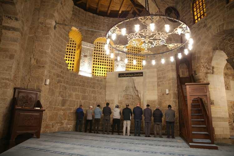 <p>Yalçınkaya, caminin müze olarak da hizmet verdiğini, tam olarak keşfedildiğinde turistlerin akın akın geldiği yerler arasına gireceğini belirtti.</p>
<p> </p>
