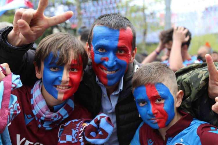 <p>Trabzonspor ile Fraport TAV Antalyaspor arasında Medical Park Stadı'nda oynanacak karşılaşma, saat 20.30'da başlayacak.</p>
