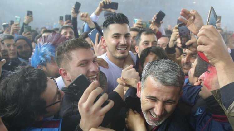 <p>HABERDE TRABZONSPOR'A DAİR ŞU İFADELER KULLANILDI;</p>

<ul>
</ul>

<p>"1984'ten beri sadece bir kez Türkiye'nin en kalabalık şehrinden şampiyon çıkmadı. Bursaspor, İstanbul kulüplerinin boğucu hakimiyetini 2010 yılında kırdı. 2009/10 sezonundan bu yana Galatasaray beş kez, Beşiktaş üç kez, Fenerbahçe iki kez ve Başakşehir bir kez ilk sırada yer aldı. Ama aynı zamanda bir isyan zamanı da vardı. Bu da Trabzonspor'la çok yakından bağlantılı. 1976'da ilk şampiyonluğunu elde eden kulüp, 1984 yılına kadar Türkiye'nin popüler takımları arasında yer alıyordu."</p>
