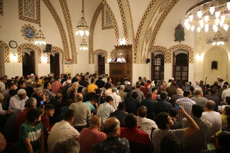 <p><strong>HATAY</strong></p>
<p>Hatay'da Anadolu'nun ilk camisi olarak bilinen Habib-i Neccar Camisi'nde Kadir Gecesi idrak edildi.</p>
<p> </p>