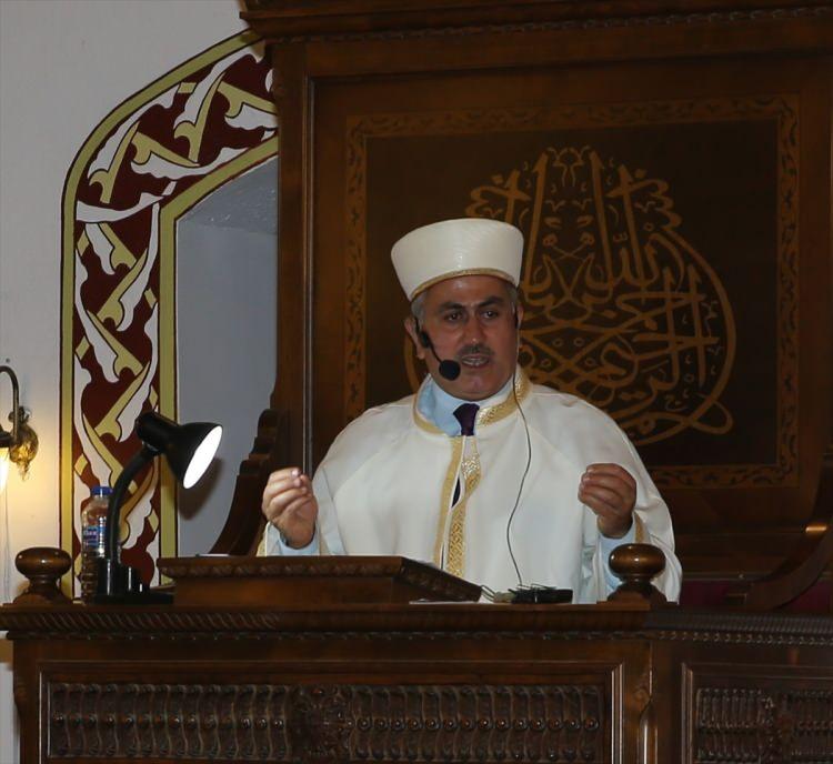 <p>Hatay'da Anadolu'nun ilk camisi olarak bilinen Habib-i Neccar Camisi'nde Kadir Gecesi idrak edildi. İl Müftü Vekili Murat Akçay'ın vaazıyla başlayan program, teravih namazının kılınmasıyla devam etti.</p>
<p> </p>