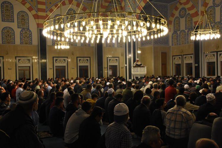 <p><strong>BİLECİK</strong></p>

<p>Bilecik'te Kadir Gecesi dolayısıyla Kayı Boyu Camii'nde program düzenlendi.</p>

<p> </p>
