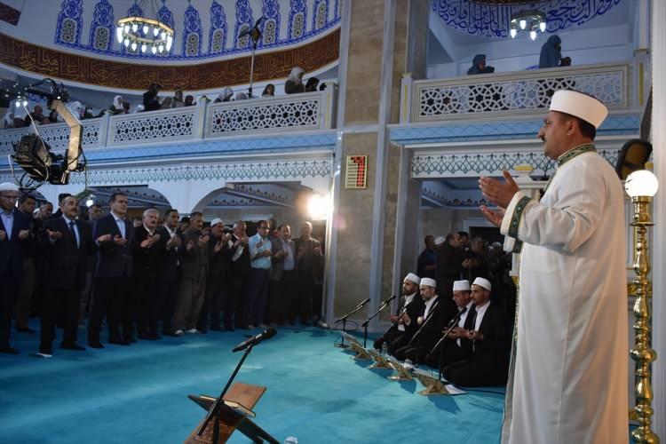 <p><strong>HAKKARİ</strong></p>
<p>Hakkari'de Kadir Gecesi dolayısıyla düzenlenen programa katılanlar, yurt içi ve dışında terörle mücadele eden güvenlik güçleri için dua etti. Ulu Cami'de düzenlenen programda tüm İslam alemi ile yurt içinde ve dışındaki operasyonlarda görev yapan güvenlik güçleri için dua edildi.</p>
<p> </p>