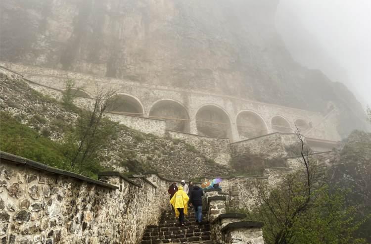 <p>Restorasyonun tamamlanmasının ardından manastır, yeniden yerli ve yabancı turistlerin ziyaretine açıldı.</p>

<p> </p>
