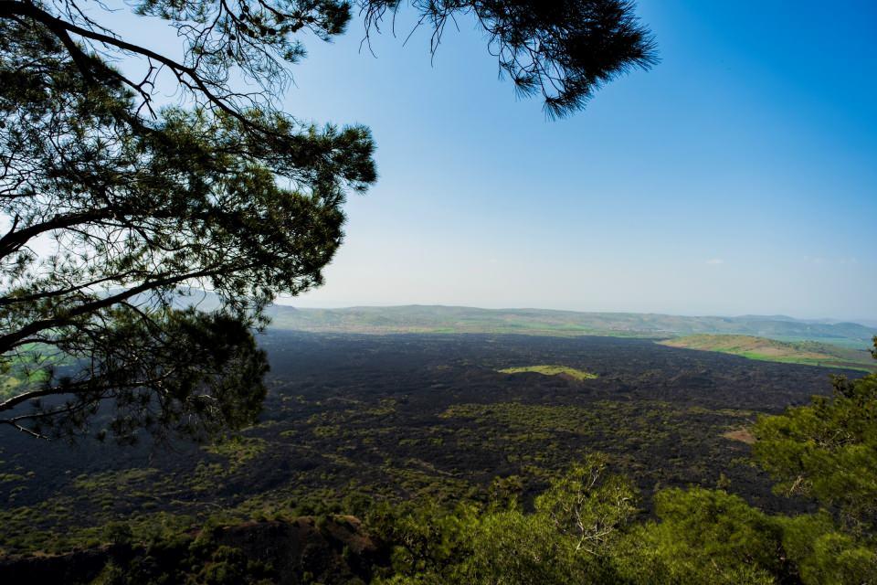 <p>Manisa’nın Kula ilçesinde Kula-Salihli UNESCO Global Jeoparkı'nda yer alan Türkiye’nin en genç volkanik yapıları ziyaretçileri kendine hayran bırakıyor. </p>
<p> </p>