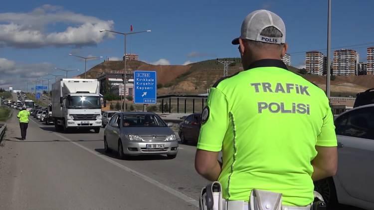 <p>Ramazan Bayramı tatilini memleketlerinde geçiren vatandaşların Megakent İstanbul’a dönüş yolculuğu başladı.</p>
