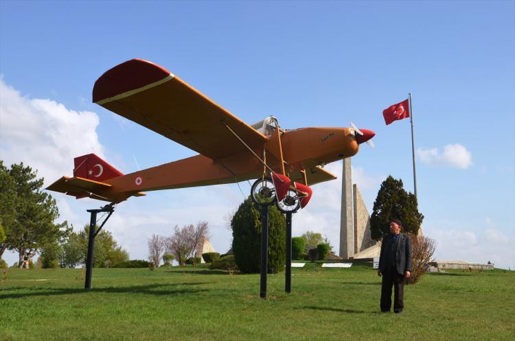<p>Böylelikle ailecek savaşın geçtiği toprakları ve şehitliği ziyaret ederek hem büyük dedem hem de şehitlerimize dua ettik.” ifadelerini kullandı.</p>
