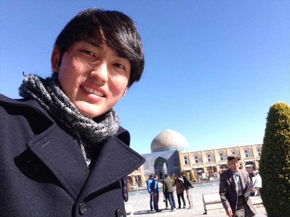 <p><strong>Japonya'da İslam ilahiyatı çalışmak istediğini dile getiren Kawanishi, sözlerini şöyle sürdürdü:</strong><br />
<br />
"Bu açıdan kelam ilmine hakim olma gerekliliğini duydum. İllaki akademisyen olacağım diye bu yolda değilim. Bir Japon olarak Japonya’da ve Avrupa’da İslam ilahiyatı alanında çalışan birisini duymadım. Bu durum benim için çok özel. Bunun tadını çıkarıyorum. Bendeki bakış açısı bana zenginlik katıyor. Allah bana ne sunsa ben razıyım. İleride Japonya'da İslam'ın tanıtımına katkıda bulunup bir kişiyi bile mutlu etsem, ben bundan çok mutlu olurum. Yarın ola hayrola diyerek yaşıyorum."</p>
