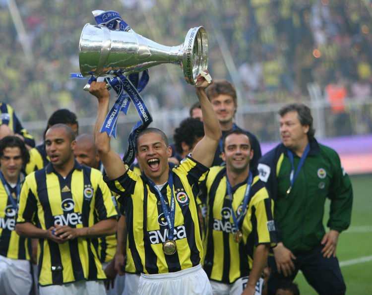 <p>2007 yılı Süper Lig şampiyonu Fenerbahçe</p>

