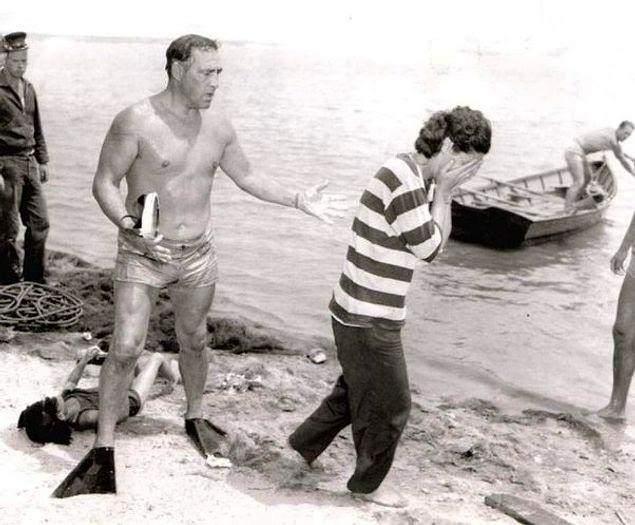 <p>11 Ağustos 1947'de Kaliforniya'da John Thomas ve eşi, çocuklarıyla birlikte pikniğe gitmeye karar verdi. İkili 9 yaşındaki oğulları Raymond ve 7 yaşındaki kızları Patricia'yı piknik için yakınlardaki Hansen Barajı'na getirdi. Her iki çocuk da ortadan bir anda kayboldu ve maalesef ki çocukların barajda boğulduğu ortaya çıktı.</p>
<p> </p>