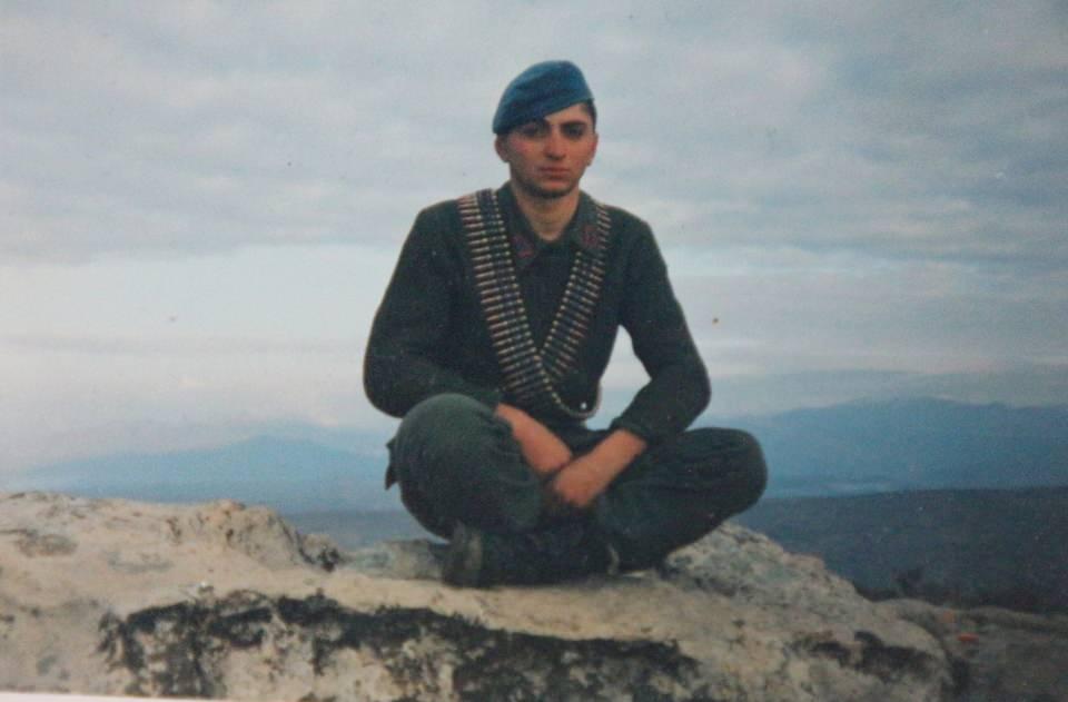 <p>Soruyorum, kimse bir şey demiyor. Dediler ki, 'Oktay vurulmuş, Ankara'da hastanede yatıyor' ama halbuki şehit olmuş. Beni öyle oyaladılar, ilaçlarla ayakta durdum. Allah'ım, bunu hasmıma dahi nasip etmesin. Bu yükü ölene kadar arkamızda taşıyacağız. 2 senede, 28 senede acı aynı. Ölene kadar aynı acı yüreğimdedir" dedi.</p>
