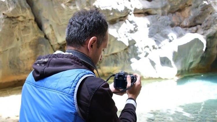 <p><strong>“Spil Dağı coğrafyasının zenginlikleri her insanı büyüleyecektir”</strong><br />
<br />
Spil Dağı Milli Parkını hem keşfedip hem de fotoğrafladıklarını söyleyen MAFOD Başkanı Nazmi Çaykara, “Öğrenci arkadaşlarımızla beraber ‘Manisa’nın 100’ü’ etkinlikleri çerçevesinde Manisa Spil Dağı Milli Parkındaki saklı kanyonu hem keşfetmek hem de fotoğraflamak istedik. </p>
