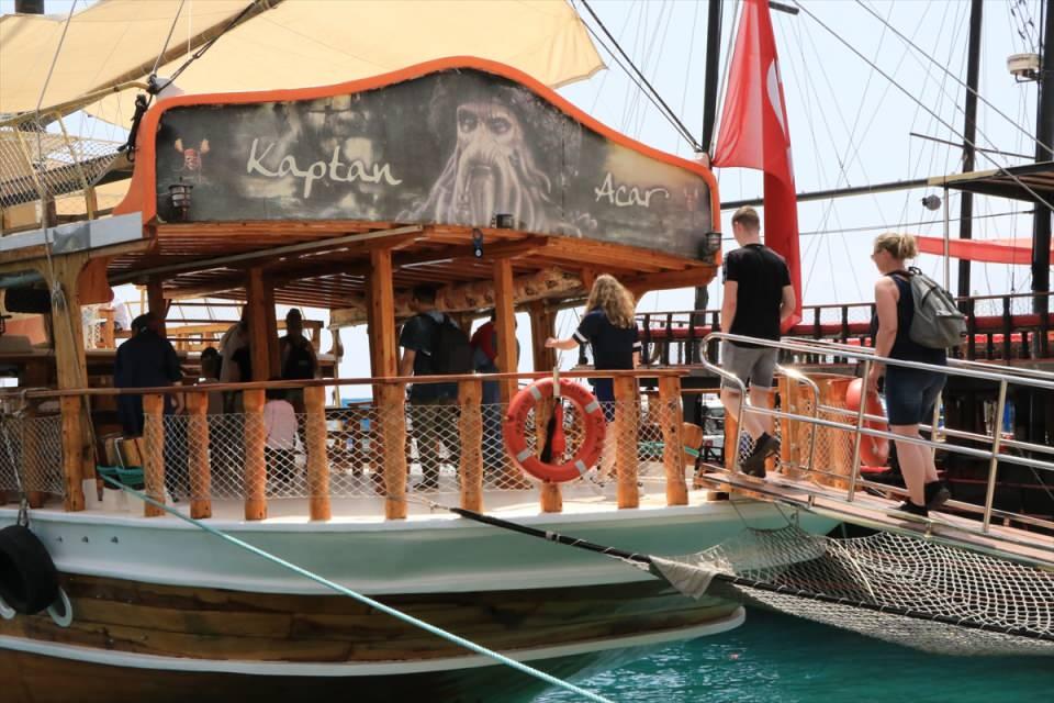<p>Rusya ile 29 Nisan'da karşılıklı uçuşların yeniden başladığını anlatan Kızıldağ, "Herhangi bir sıkıntı olmazsa mayısta Rusya pazarı hareketli olacaktır. Bütçelenen sayıların gelmesi, sektörü daha da rahatlatacaktır." dedi.</p>

