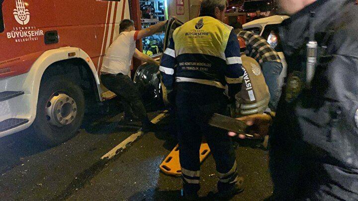 <p>Kazanın yaşandığı esnada olay yerinde görevlerini yapan basın mensupları, polis, itfaiye ve ambulans ekiplerinin kazanın yaşandığı noktaya birkaç metre uzaklıkta olması ise olası bir facia yaşanmasını engelledi.</p>

<p> </p>
