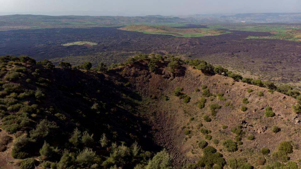 <p><strong>“Türkiye’nin de en genç volkan konilerinden bir tanesi”</strong><br />
<br />
Kula-Salihli UNESCO Global Jeoparkı’nda 73 tane jeosit bulunduğunu söyleyen Kula-Salihli UNESCO Global Jeoparkı Jeofizik Mühendisi Yiğit Karakuzu, “Şu an bulunduğumuz alan jeoparktaki jeositlerden bir tanesi. Kula-Salihli UNESCO Global Jeoparkı’nda 73 tane jeositimiz bulunmakta. </p>