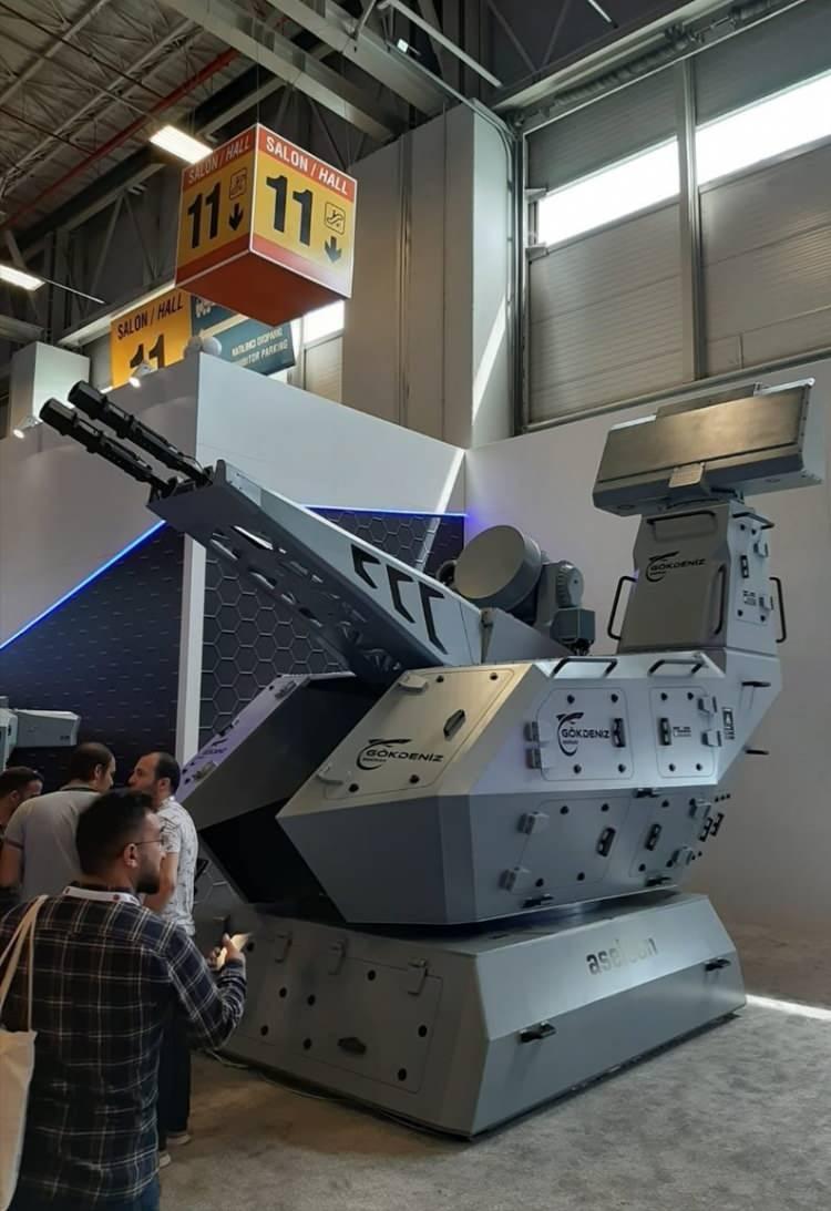 <p>GÖKDENİZ'de kullanılan 35 milimetre silah, mühimmat, radarlar, E/O algılayıcılar, hareket kontrol sistemleri, görev bilgisayarları gibi temel alt bileşenlerin tümü yurt içinde Türk savunma sanayisi tarafından geliştirildi ve üretildi.</p>
<p>Dünyada az sayıda ülke kendi yakın hava savunma sistemini geliştirebilecek ve üretebilecek kabiliyete sahip. Bu nedenle yalnızca Türk Silahlı Kuvvetleri değil dost ve müttefik diğer ülkelerin bahriyeleri de GÖKDENİZ'e yoğun ilgi gösteriyor.</p>