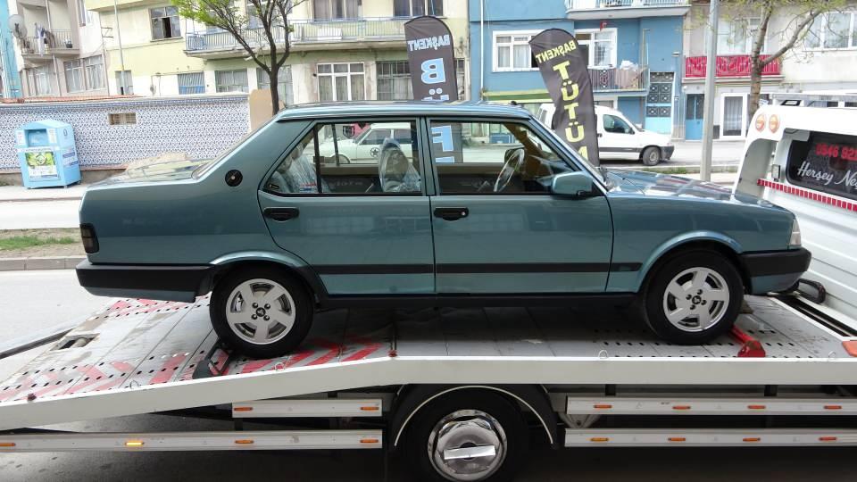 <p>Kütahyalı esnaf Ali Yumuk, her ayrıntısıyla orijinal 1993 model Tofaş Doğan SLX otomobilini fabrikadan çıktığı haliyle muhafaza edip, 125 bin TL'ye sattığını söyledi.<br />
 </p>
