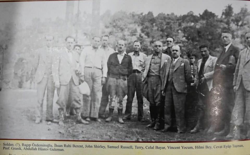 <p>Mağara köyünden olan Batman Şoförler ve Otomobilciler Odası Başkanı Cemil Turan, "Mustafa Kemal Atatürk Paşamız Türkiye'de ilk petrol kuyusunu 88 yıl önce Midyat yakınlarındaki Basbirin sahasında açmıştır. </p>

<p> </p>
