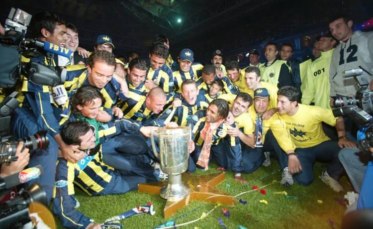 <p>2004 yılı Süper Lig şampiyonu Fenerbahçe</p>
