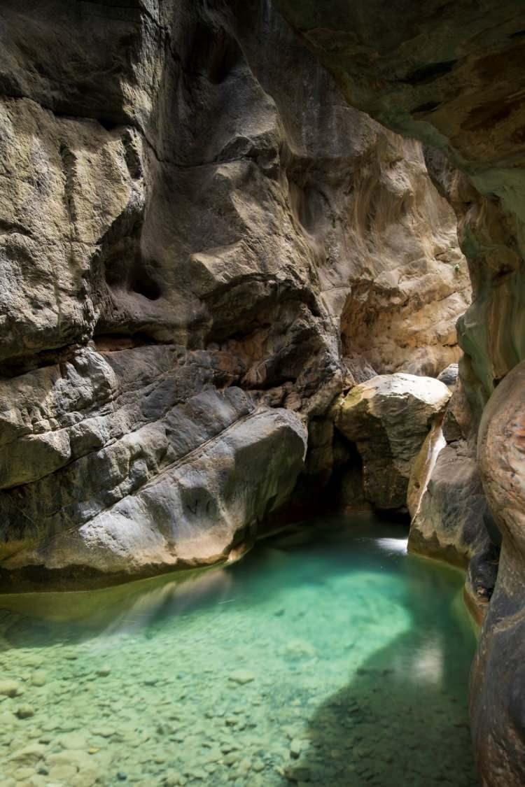 <p>İnsanların kanyonu hem keşfetmeleri hem de sahip çıkmalarını isteyen amatör fotoğrafçı Yusuf Acu, “Spil Dağı Milli Parkı çok güzel bir yer. </p>
<p> </p>