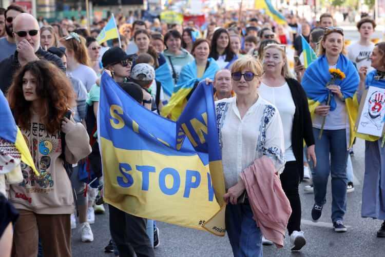 <p>Gösteriyi organize eden "Ukrayna'ya Destek" adlı Belçikalı sivil toplum kuruluşu, Ukraynalılarla dayanışma adına bu yürüyüşü düzenlediklerini bildirdi.</p>
