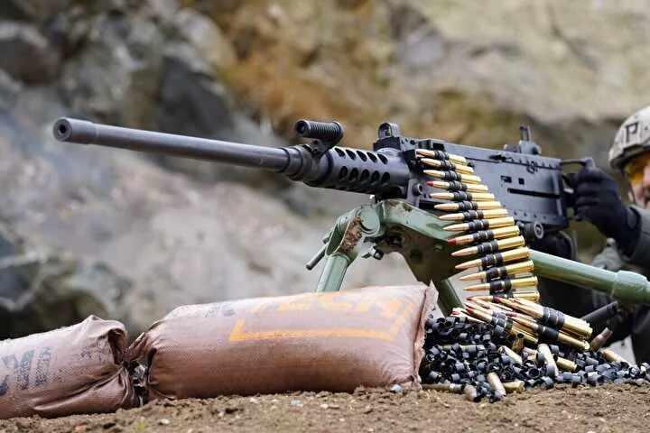 <p><strong>Bunların en önemlisi de tabii ki milli gururumuz ATAK helikopteridir. Filipinler’de oldukça iyi bilinen CANiK olarak fuar sırasında 12 farklı delegasyonu ağırladık. Filipinler Hava ve Deniz Kuvvetleri ile önemli görüşmeler gerçekleştirerek ön anlaşmalar yaptık. Öte taraftan SYS'nin bir diğer iştiraki olan UNIDEF de Türkiye’nin tek, dünyanın birkaç silah podu üreticilerinden bir tanesi olarak fuarda büyük ilgi gördü.</strong></p>