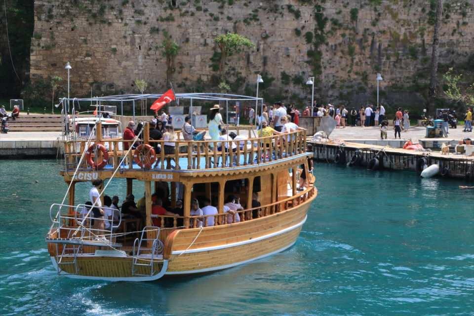 <p>Turizmi çeşitlendirmenin önemine vurgu yapan Üçdan, "Otellerimiz daha çok İngiliz turistle dolu. Avrupalı turist iyi kazandırıyor. </p>

<p> </p>
