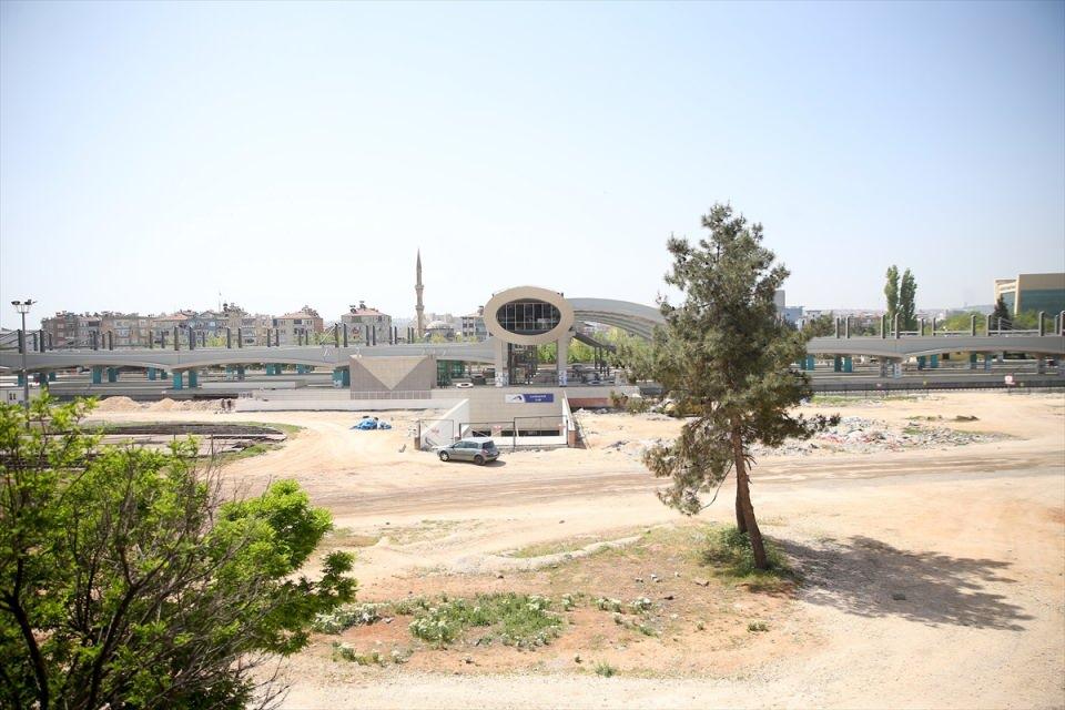 <p>Kentin "rüya projesi" olarak anılan ve yapımında sona gelinen proje sayesinde kentteki binlerce insanın konforlu ve hızlı taşınması öngörülüyor.</p>
<p> </p>