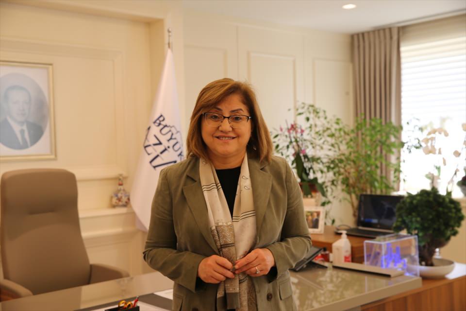<p><strong>Günde 100 bin kişi taşınacak</strong></p>

<p>Büyükşehir Belediye Başkanı Fatma Şahin, AA muhabirine, projede sona gelindiğini, bunun için çok heyecanlı olduğunu anlattı.</p>
