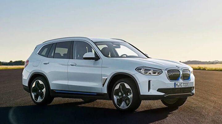 <p>BMW ix3</p>

<p>460 km menzili bulunuyor. Satış fiyatı: <strong>2.044.500 </strong>TL</p>

<p> </p>
