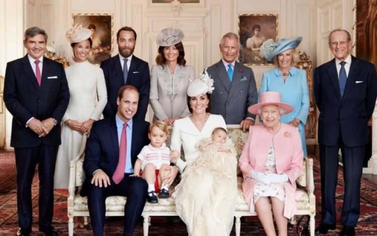 <p><span style="color:#B22222"><strong>İngiliz Kraliyet Ailesi, yıllardır attıkları her adımla gündem olmaya devam ediyor. Özellikle son dönemlerde yaşanan ayrılıklar ve skandal olaylarla adından söz ettiren Kraliyet Ailesi hakkında şoke eden bir gerçek gün yüzüne çıktı. </strong></span></p>
