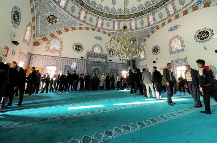 <p>Aksaray'da, Ramazan Bayramı namazı nedeniyle vatandaşlar camileri doldurdu.</p>

<p> </p>
