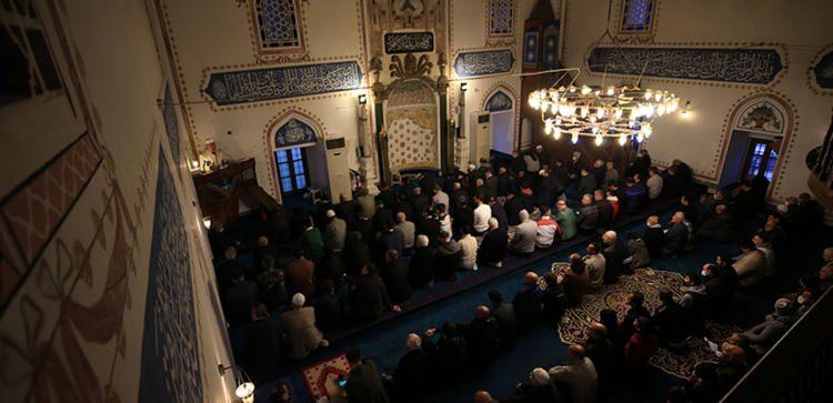 <p>KIRKLARELİ<br />
Osmanlı'nın Trakya'daki ilk mirası Hızırbey Camisi'nde bayram namazını kılmak isteyen vatandaşlar, sabahın erken saatlerinde saf tuttu.</p>
