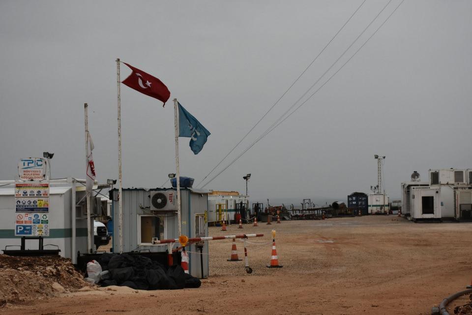 <p>Çalışmalar sırasında 1324 metre derinlikte petrole rastlandı. Ancak yeterli rezerv olmadığı gerekçesiyle 15 Haziran 1936'da çalışmalar 1351 metrede sonlandırıldı.</p>