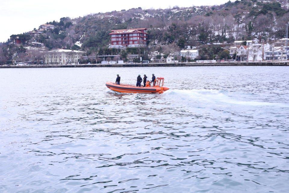 <p>7 aydır görev yapmaktayım. Zorlu bir eğitim sürecinden geçtik. 1 yıllık bir eğitim sürecinden geçtik. 4 ayı Foça da olmak üzere 8 ayı da Antalya’da olmak üzere eğitim sürecimizi tamamladık. Beni en etkileyen olaylardan biri ise insan hayatına dokunmak. </p>
