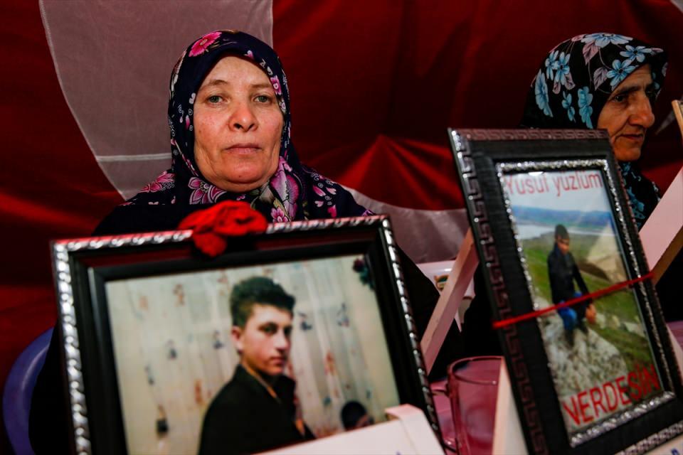 <p>Elhaman, oğlunun bir Anneler Günü'nde kendisine aldığı ayakkabıya her baktığında onu hatırladığına değinerek, "Oğlum 5 Anneler Günü geçti, sana hasret kaldım. Seni burada bekliyorum. Bana en güzel hediye oğlumun gelmesi. </p>
