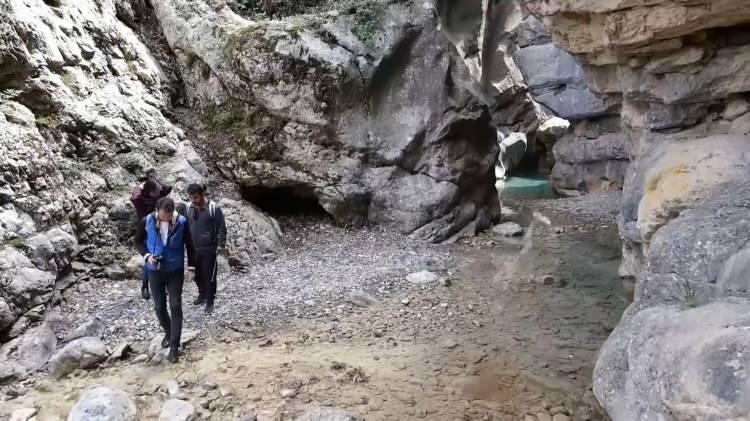 <p>Tabi doğa güzellikler, bu güzellikleri fotoğrafa yansıtmak fotoğraflarla da daha fazla insana ulaşarak turizm potansiyelini arttırmayı hedefliyoruz. Manisa’nın saklı güzelliklerini adım adım fotoğraflarımıza yansıtıyoruz. Bu doğrultuda mevsim şartlarının ve Spil Dağı coğrafyasının zenginlikleri her insanı büyüleyecektir. Yalnızca Manisa değil, Ege Bölgesi’ndeki fotoğrafçı arkadaşlarımıza da çağrıda bulunalım. Buradaki güzellikleri birlikte keşfedelim. Geriye kalan fotoğraflarla arşiv ve misyonu oluşturabiliriz” ifadelerini kullandı.<br />
Manisa’nın fotoğraf tutkunları için büyük bir potansiyele sahip olduğunu söyleyen Çaykara, “Fotoğraf genel anlamda anı yansıtmaktır. Biz o anı da kaçırabiliyoruz. Amacımız Manisa’da fotoğraf tutkunlarının Manisa’yı hem yaşayıp hem de yaşadıkları güzellikleri fotoğraf karelerine yansıtmaları. Manisa’da potansiyel çok yüksek. Gerek fotoğraf yarışmalarıyla gerekse etkinliklerle ilerleyen dönemde fotoğraf makineli insanları sokakta daha fazla göreceğiz” dedi.</p>
