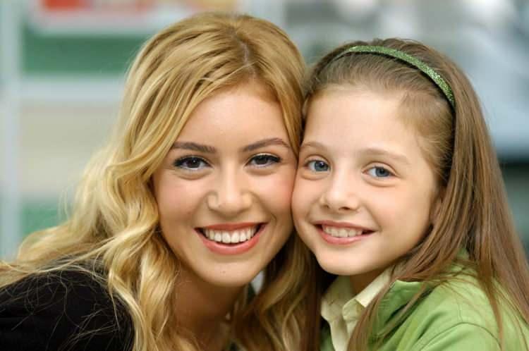 <p><span style="color:#000080"><strong>2006 yılında ATV ekranlarında yayınlanan Selena'da başrol oynayan Sinem Kobal'ın dizideki rol arkadaşı g&uuml;ndeme geldi. İşte Sinem Kobal'ın Selena dizisinde birlikte oynadığı o rol arkadaşı...</strong></span></p>
