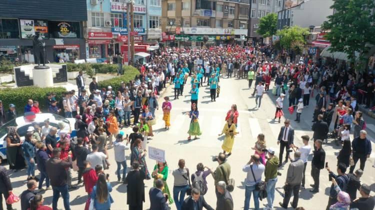 <p>Helvacıoğlu da Hıdırellez'in huzur, bereket ve mutluluğa vesile olması temennisinde bulundu.</p>
<p> </p>